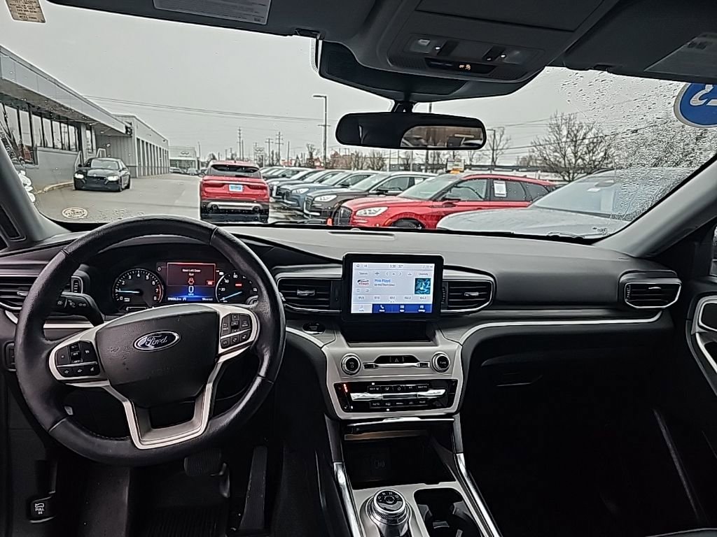 Used 2023 Ford Explorer XLT w/ Equipment Group 202A image 9