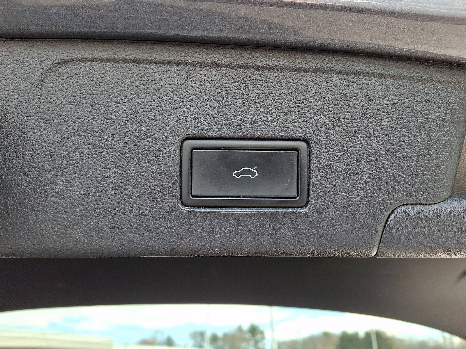 Used 2021 Volkswagen Atlas Cross Sport SE image 30