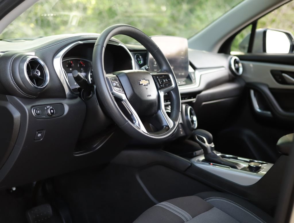 Used 2024 Chevrolet Blazer LT w/ Convenience Package FWD image 9