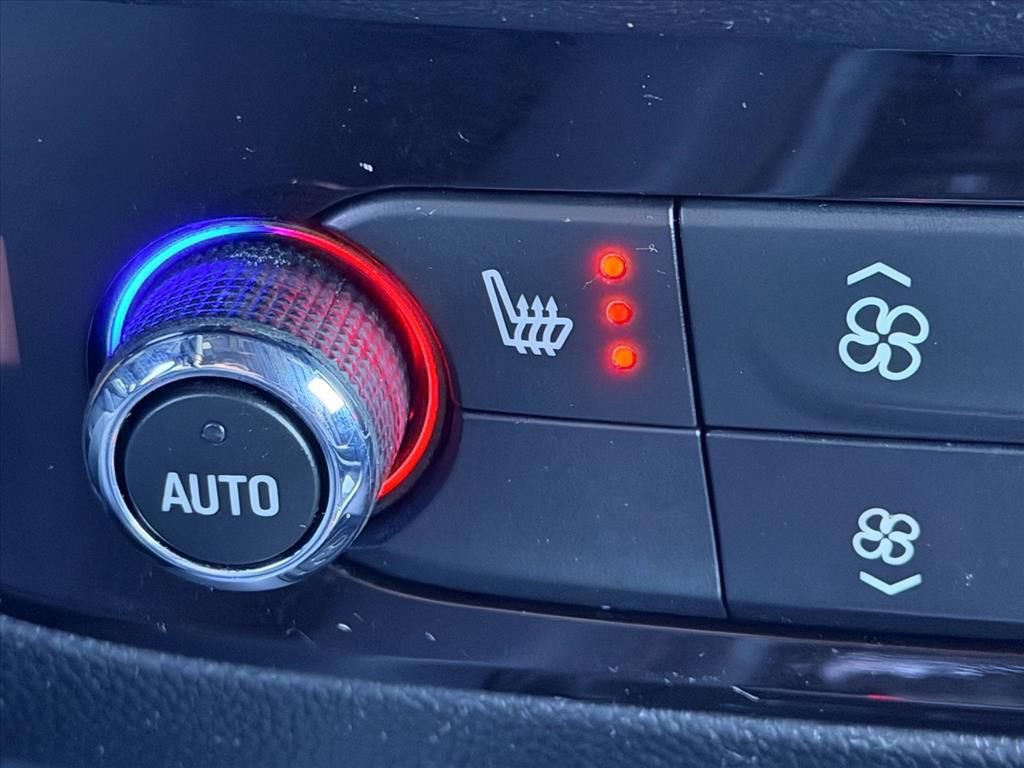 Used 2023 Buick Enclave Essence image 20