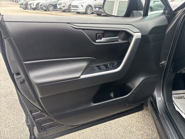 Used 2022 Toyota RAV4 XLE AWD/4WD image 16