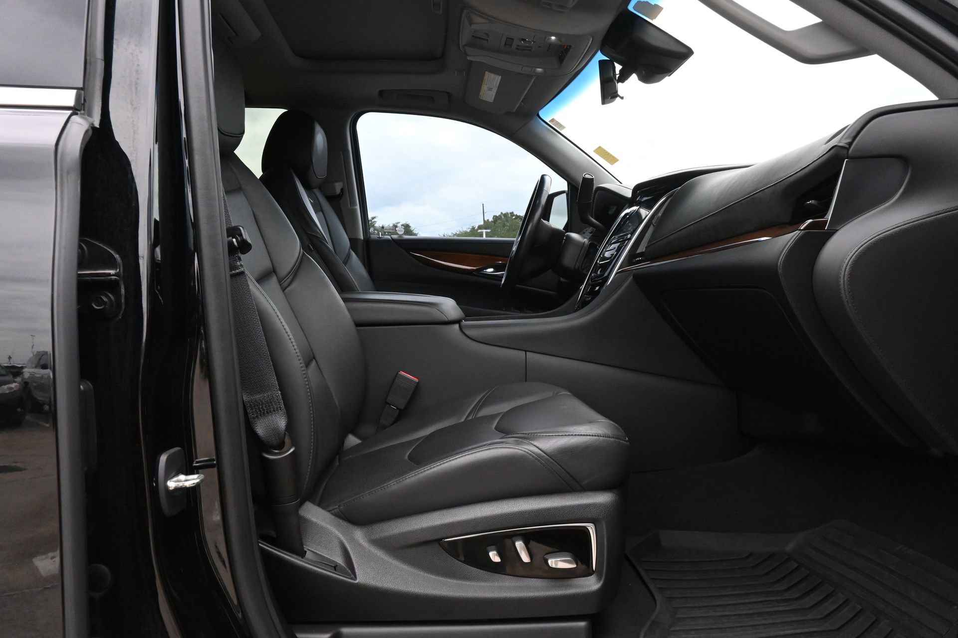 Used 2020 Cadillac Escalade Luxury AWD/4WD image 26