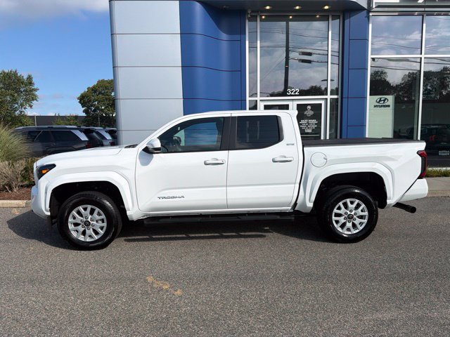 Used 2025 Toyota Tacoma SR5 AWD/4WD image 4