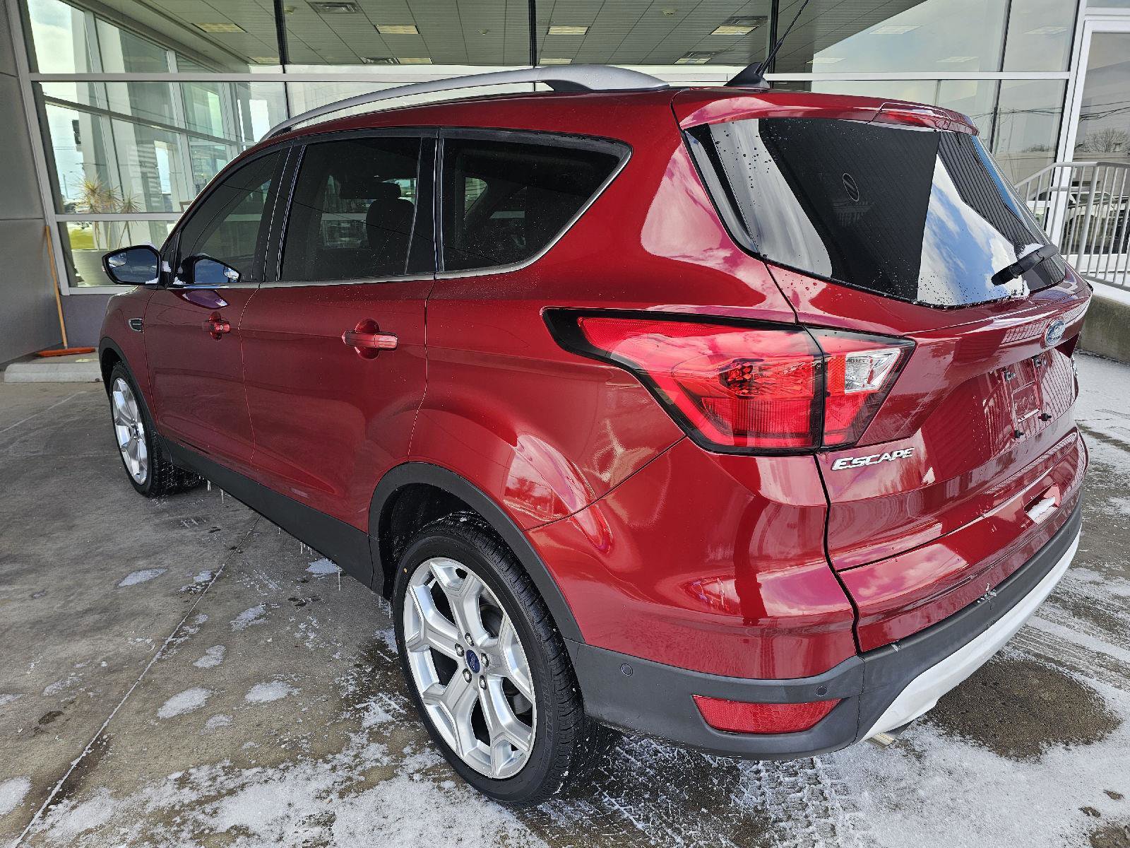 Used 2019 Ford Escape Titanium image 3