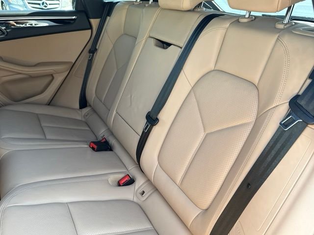 Used 2025 Porsche Macan AWD/4WD image 23
