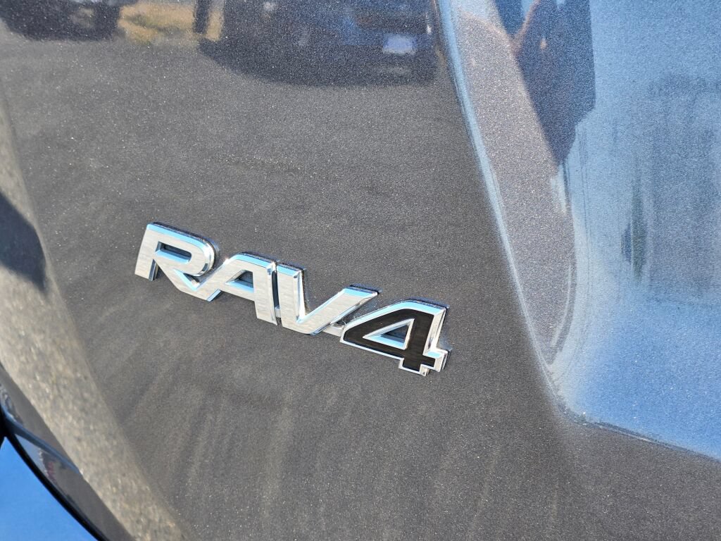 Used 2017 Toyota RAV4 LE w/ All Weather Liner Package AWD/4WD image 9