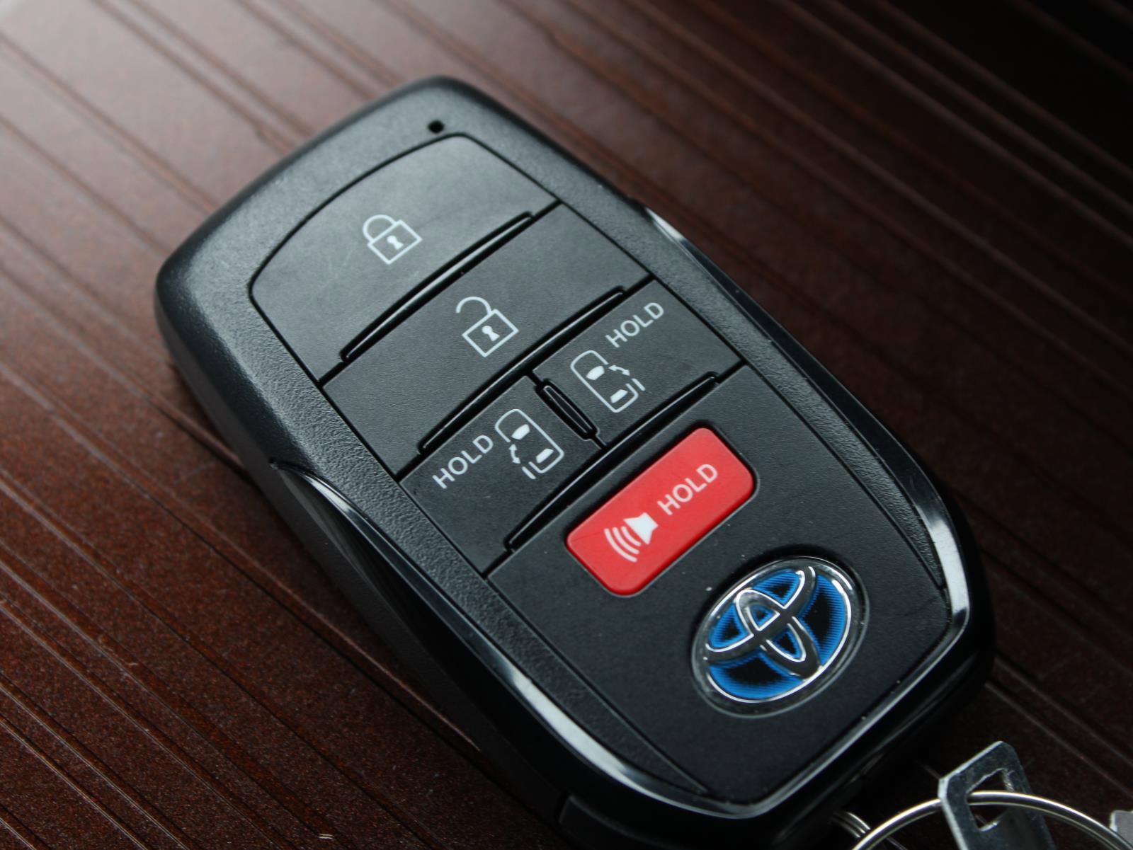 Used 2022 Toyota Sienna LE image 16