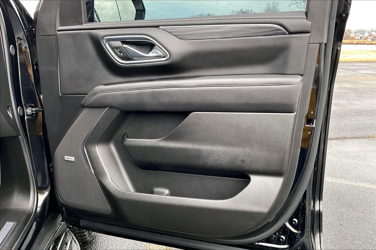 Used 2024 GMC Yukon SLT w/ SLT Luxury Package image 19