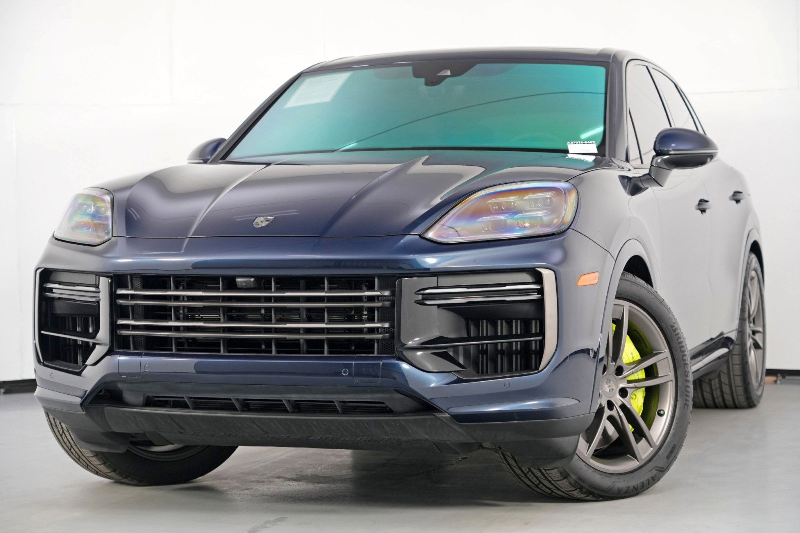 Used 2025 Porsche Cayenne Turbo image 3