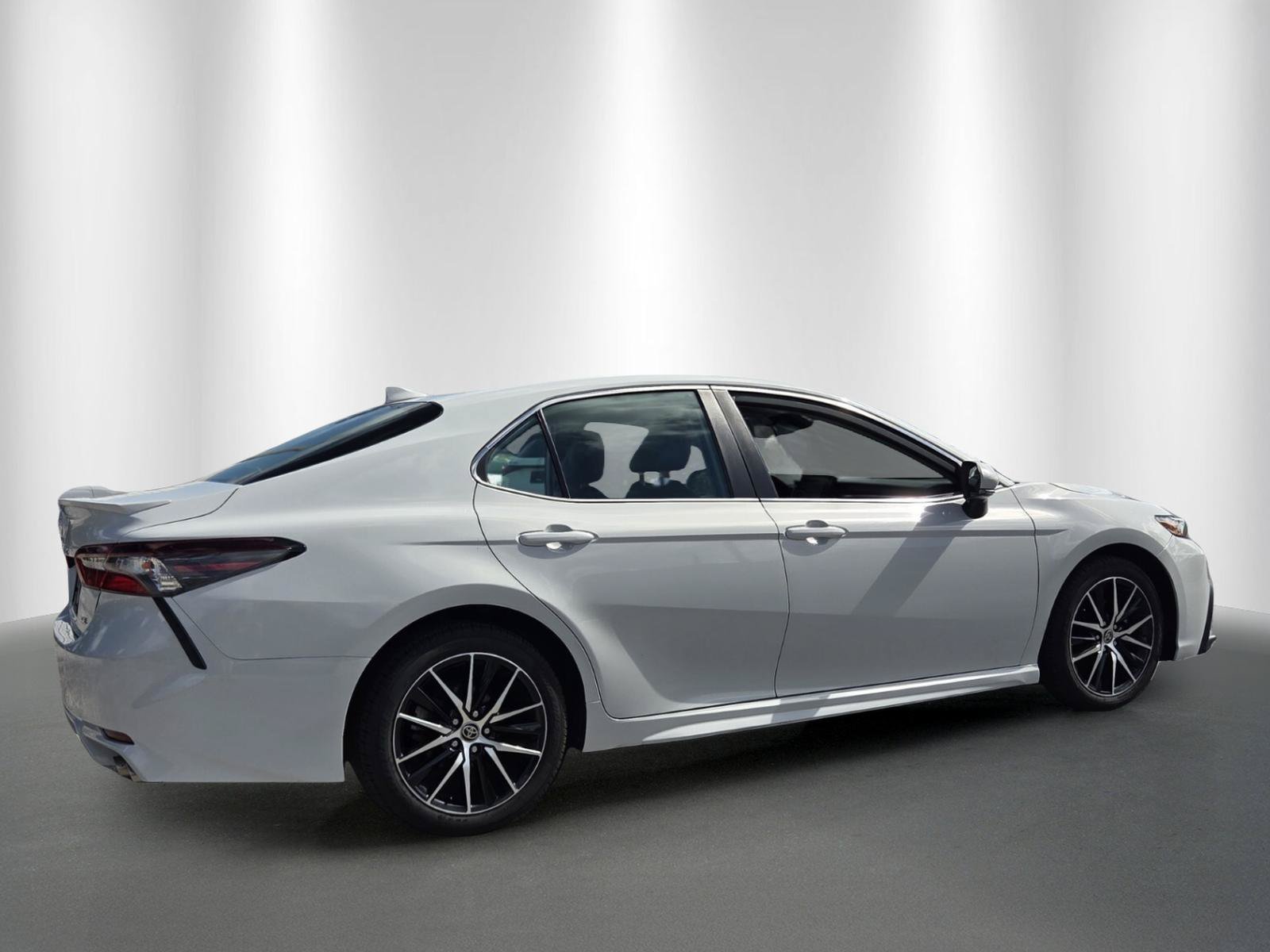 Used 2023 Toyota Camry SE FWD image 7