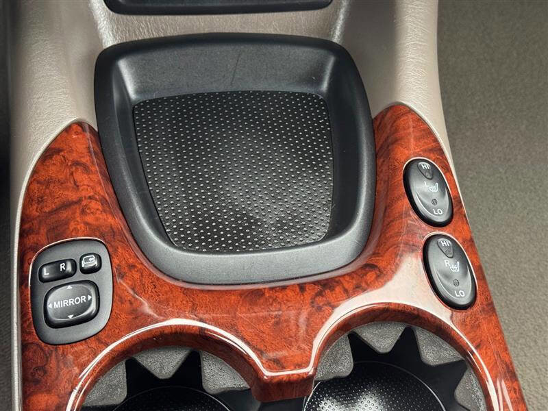 Used 2005 Toyota Sequoia Limited image 32