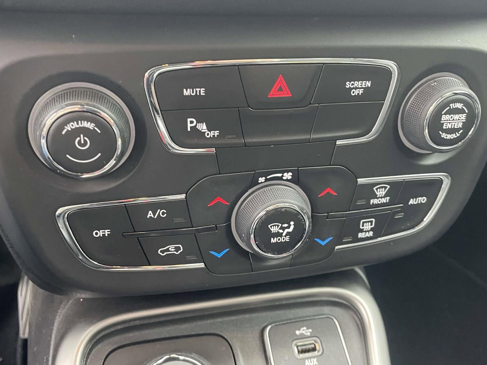 Used 2017 Jeep Compass Latitude w/ Popular Equipment Group AWD/4WD image 19