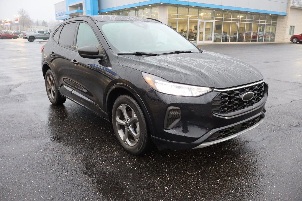 Used 2023 Ford Escape ST-Line image 2