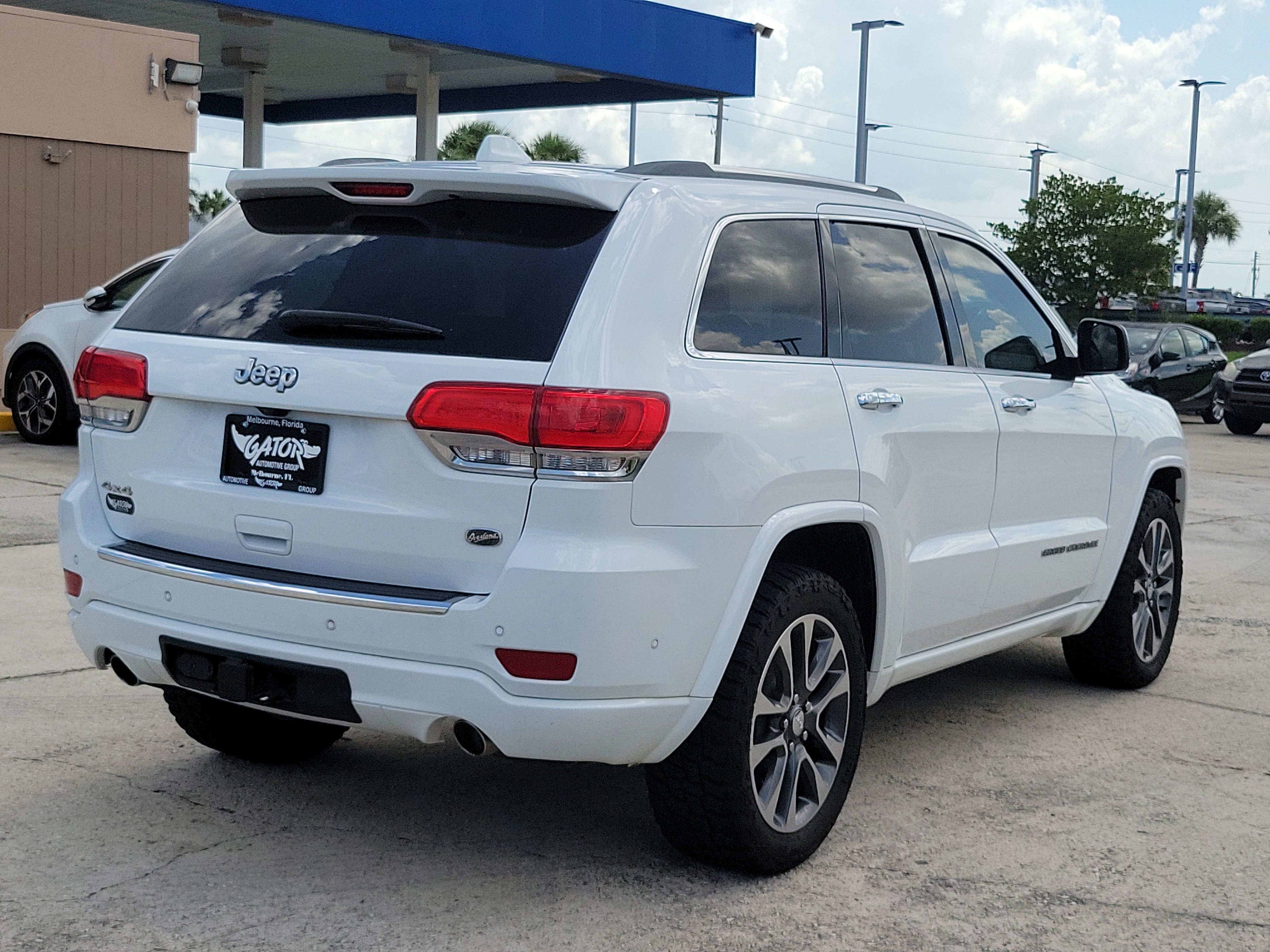 Used 2018 Jeep Grand Cherokee Overland AWD/4WD image 4