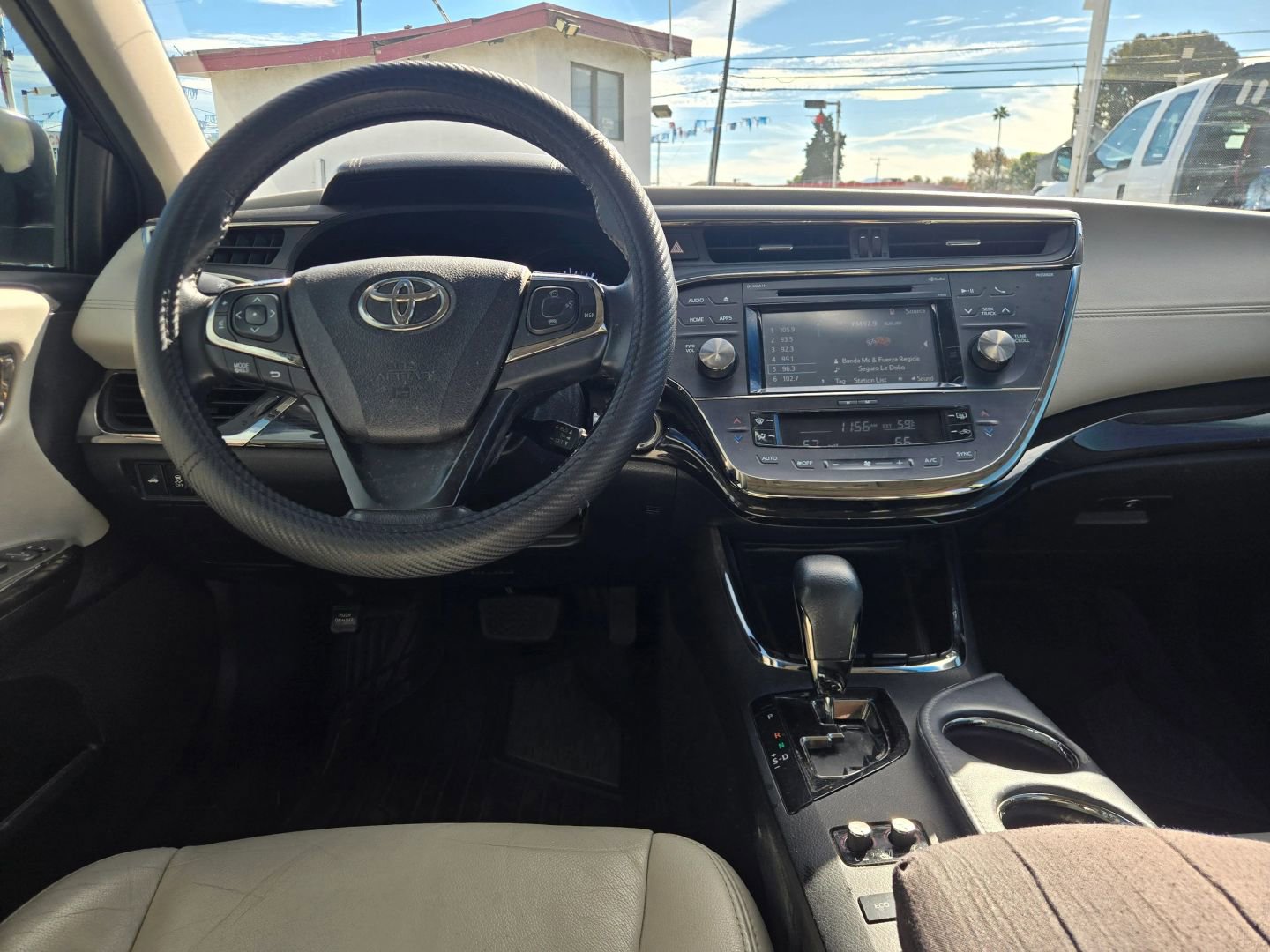 Used 2015 Toyota Avalon XLE Premium w/ Preferred Accessory Package FWD image 18