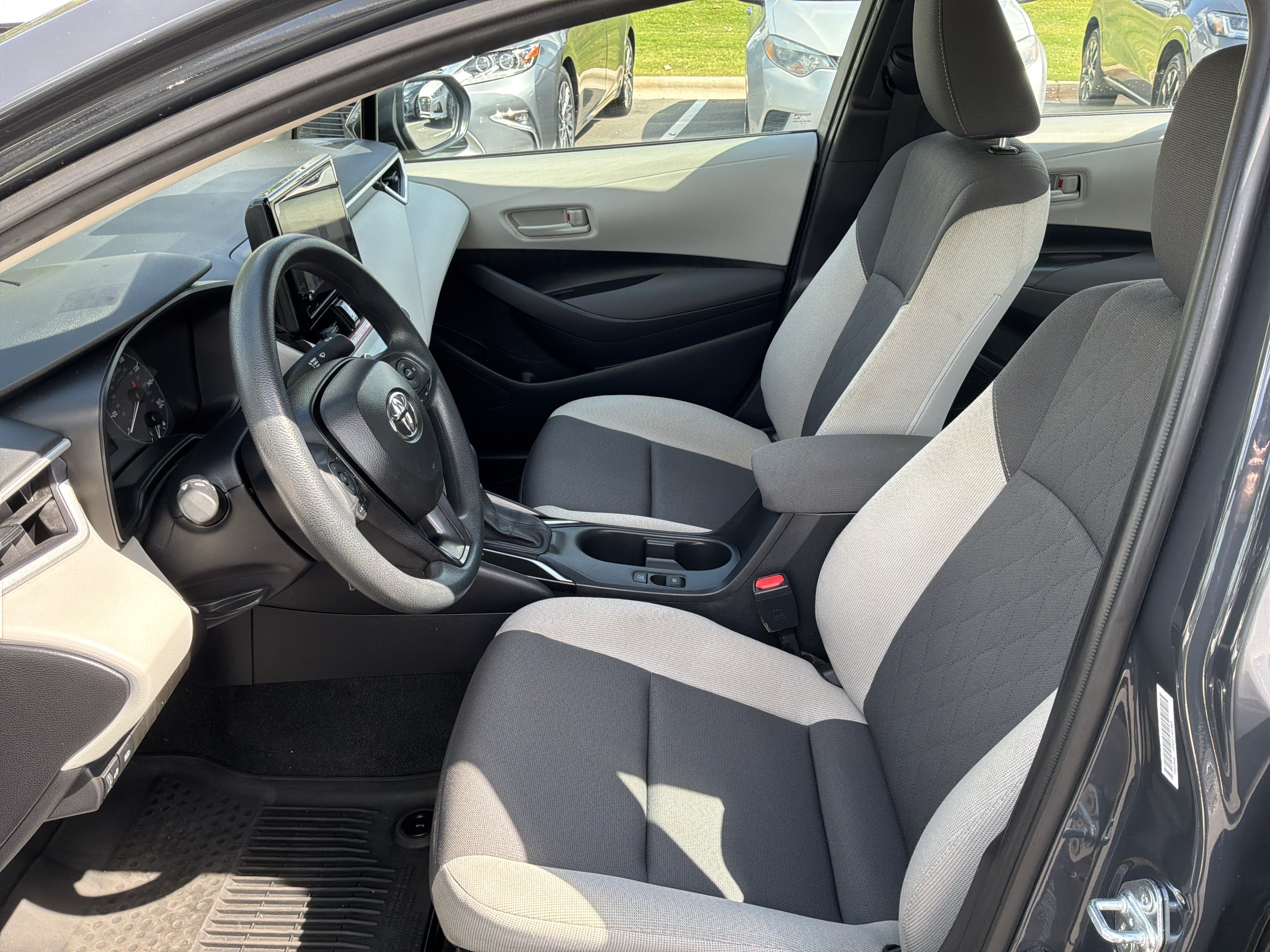 Used 2025 Toyota Corolla LE FWD image 16