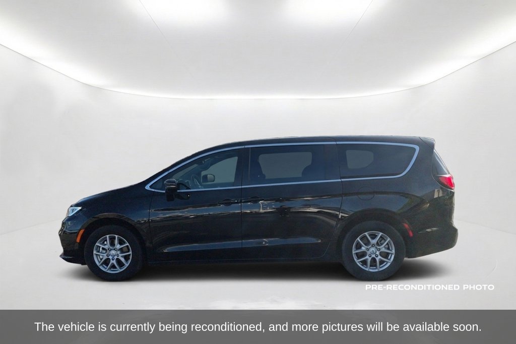 Used 2026 Chrysler Pacifica Select FWD image 9