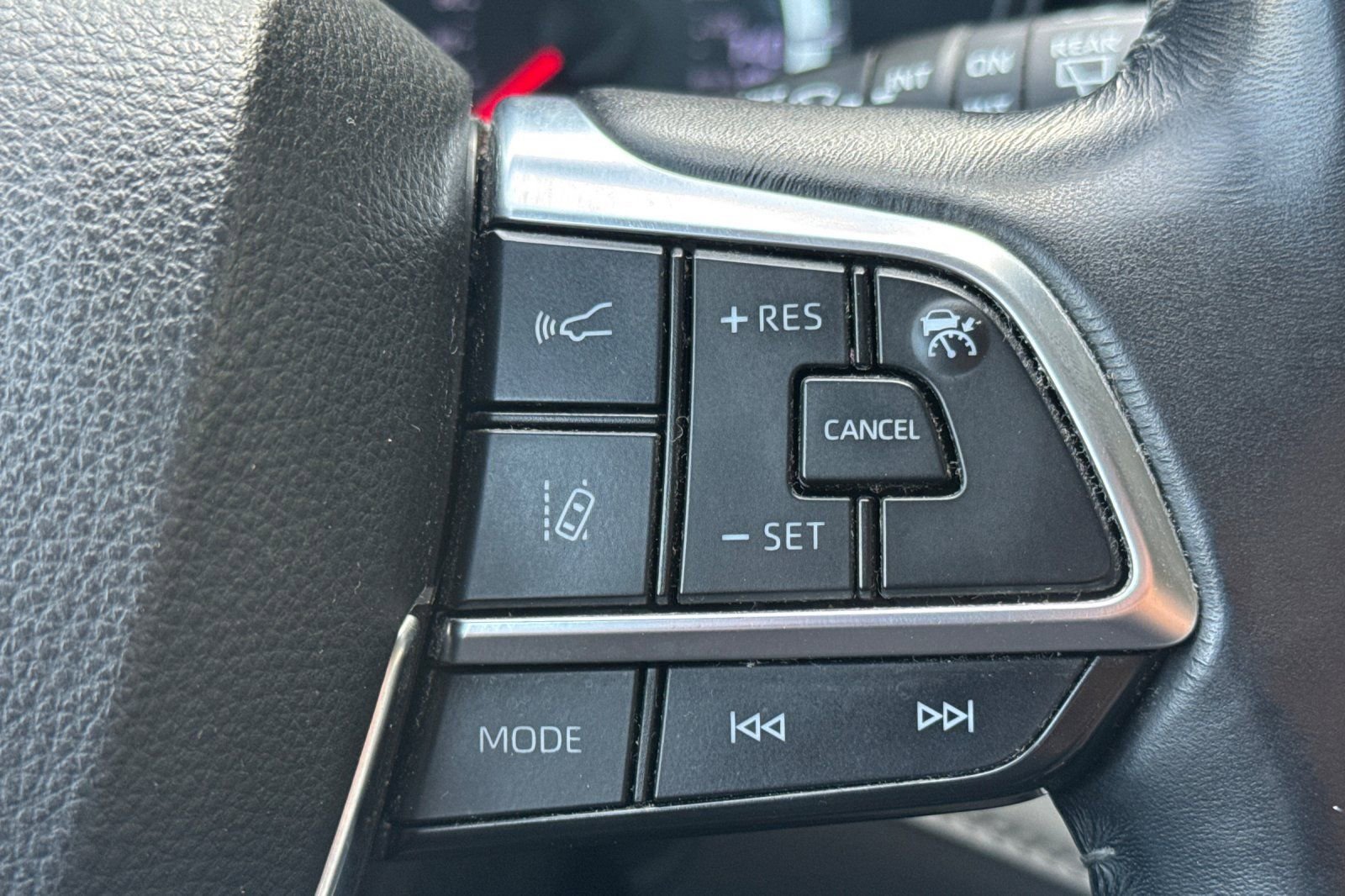 Certified 2020 Toyota Highlander LE image 32