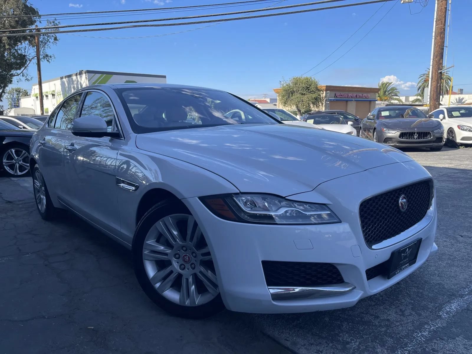 Used 2016 Jaguar XF Premium RWD image 3