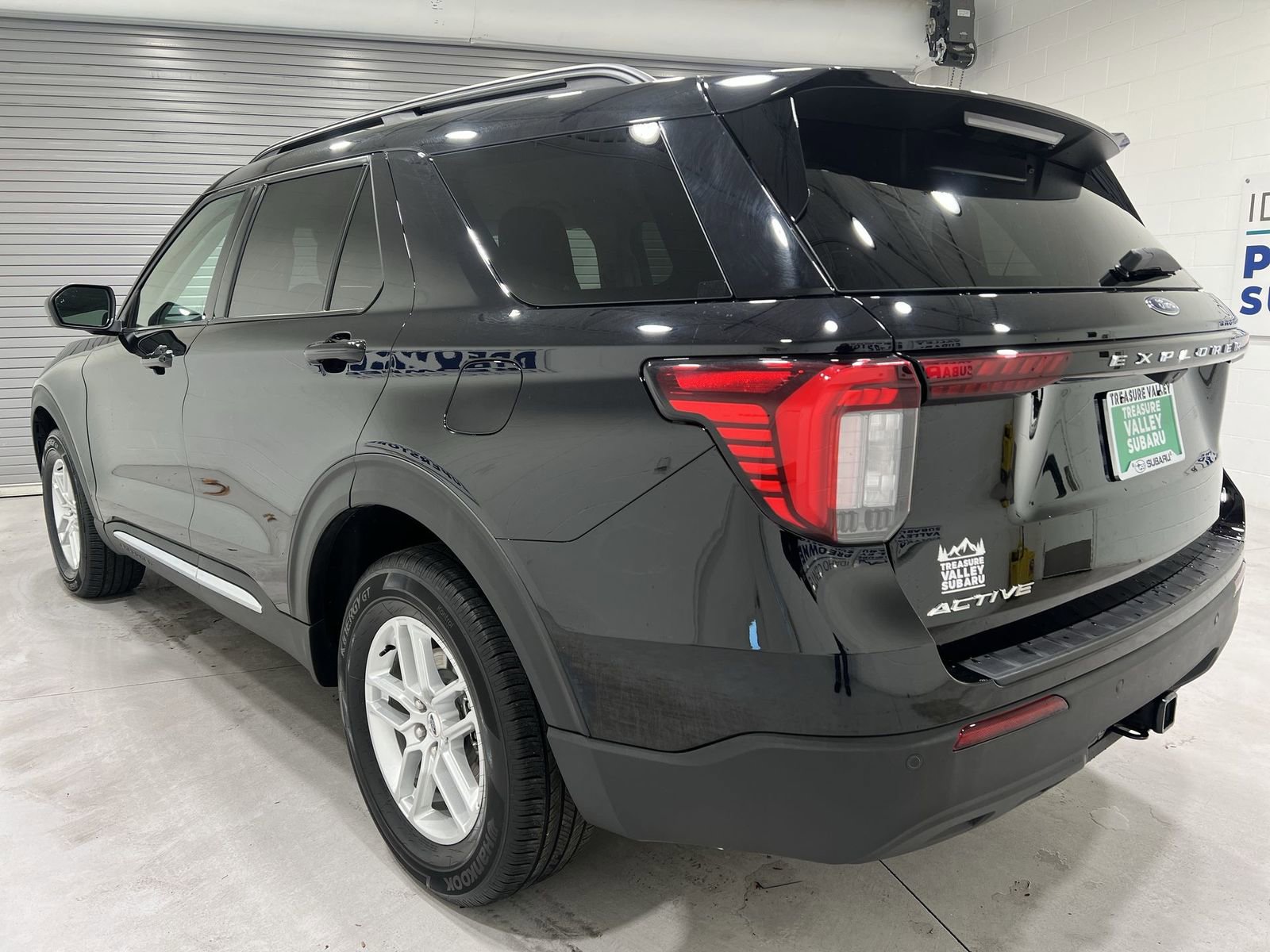 Used 2025 Ford Explorer Active image 6