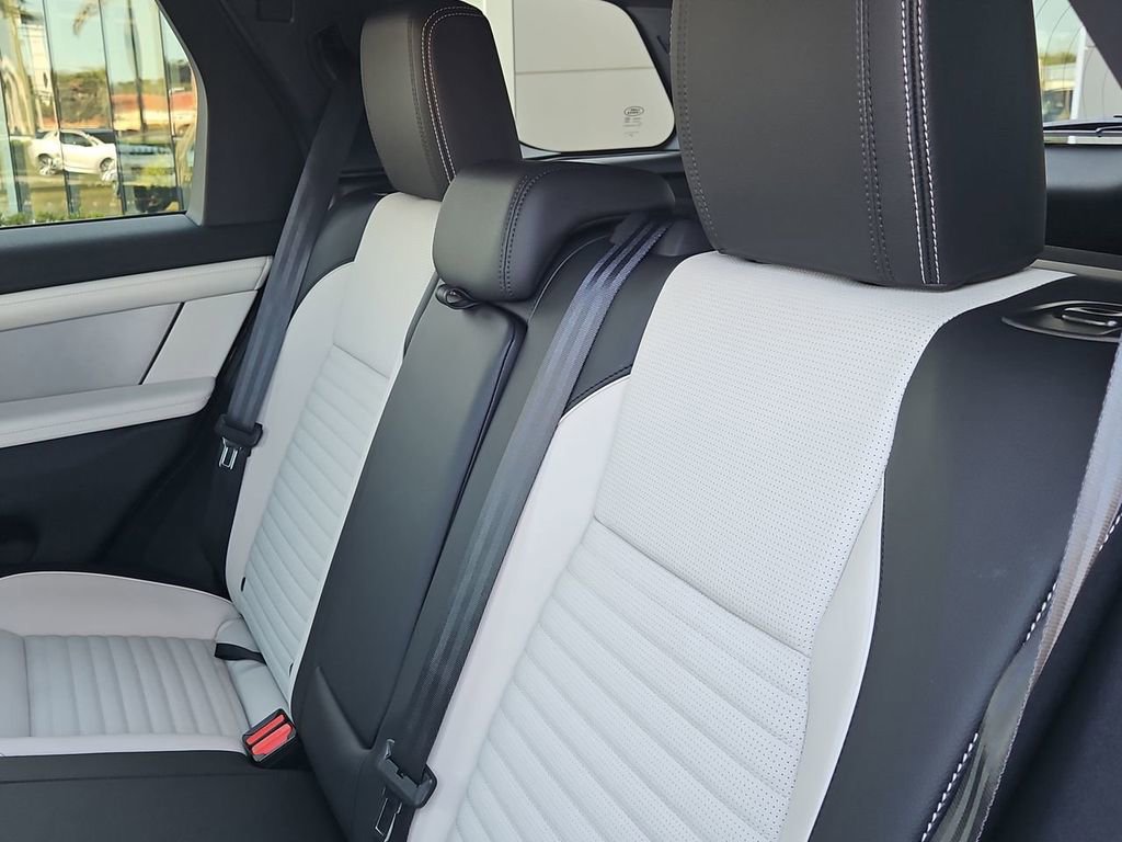 New 2026 Land Rover Discovery Sport Landmark image 15