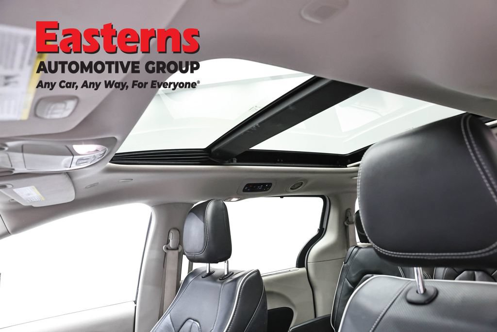 Used 2023 Chrysler Pacifica Limited FWD image 36