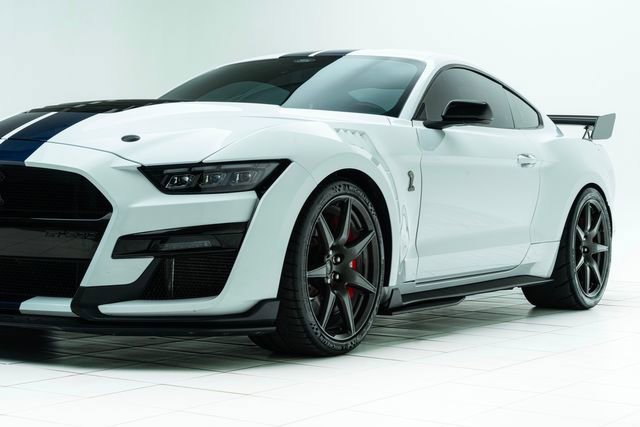 Used 2021 Ford Mustang Shelby GT500 w/ Carbon Fiber Track Pack image 9