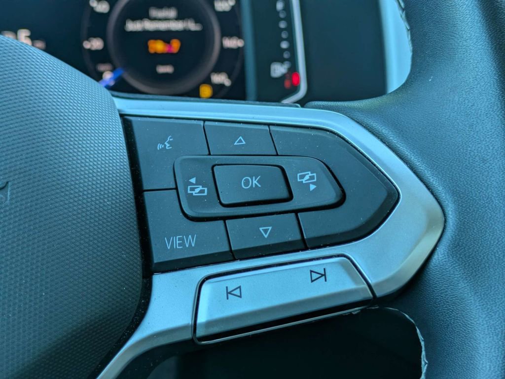 Used 2023 Volkswagen Atlas SE image 37