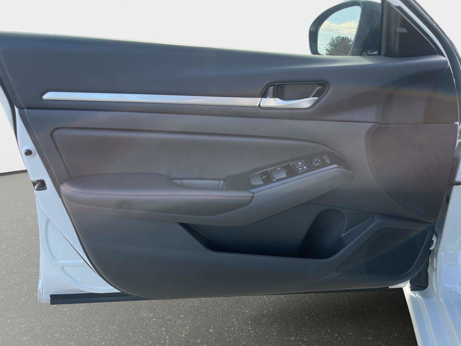 Certified 2024 Nissan Altima 2.5 SR image 18