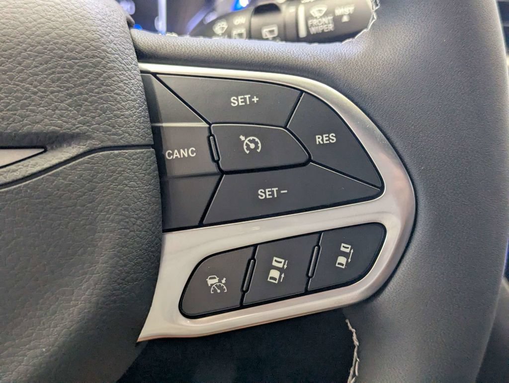 New 2027 Chrysler Pacifica Select w/ Family Tech Group FWD image 23