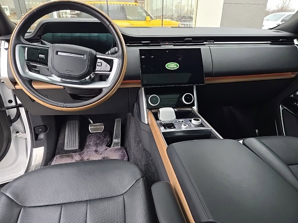 Used 2023 Land Rover Range Rover SV image 14