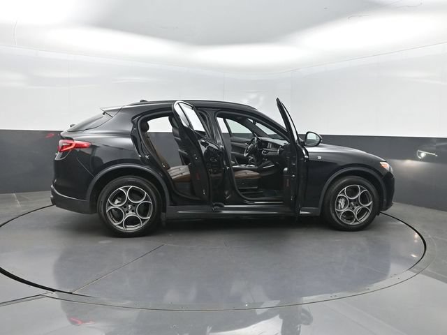 Used 2023 Alfa Romeo Stelvio Ti AWD/4WD image 34