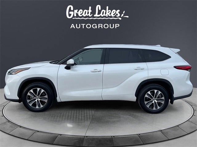 Used 2023 Toyota Highlander XLE image 2