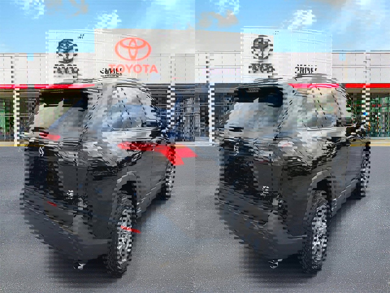 Used 2025 Toyota RAV4 XLE image 3