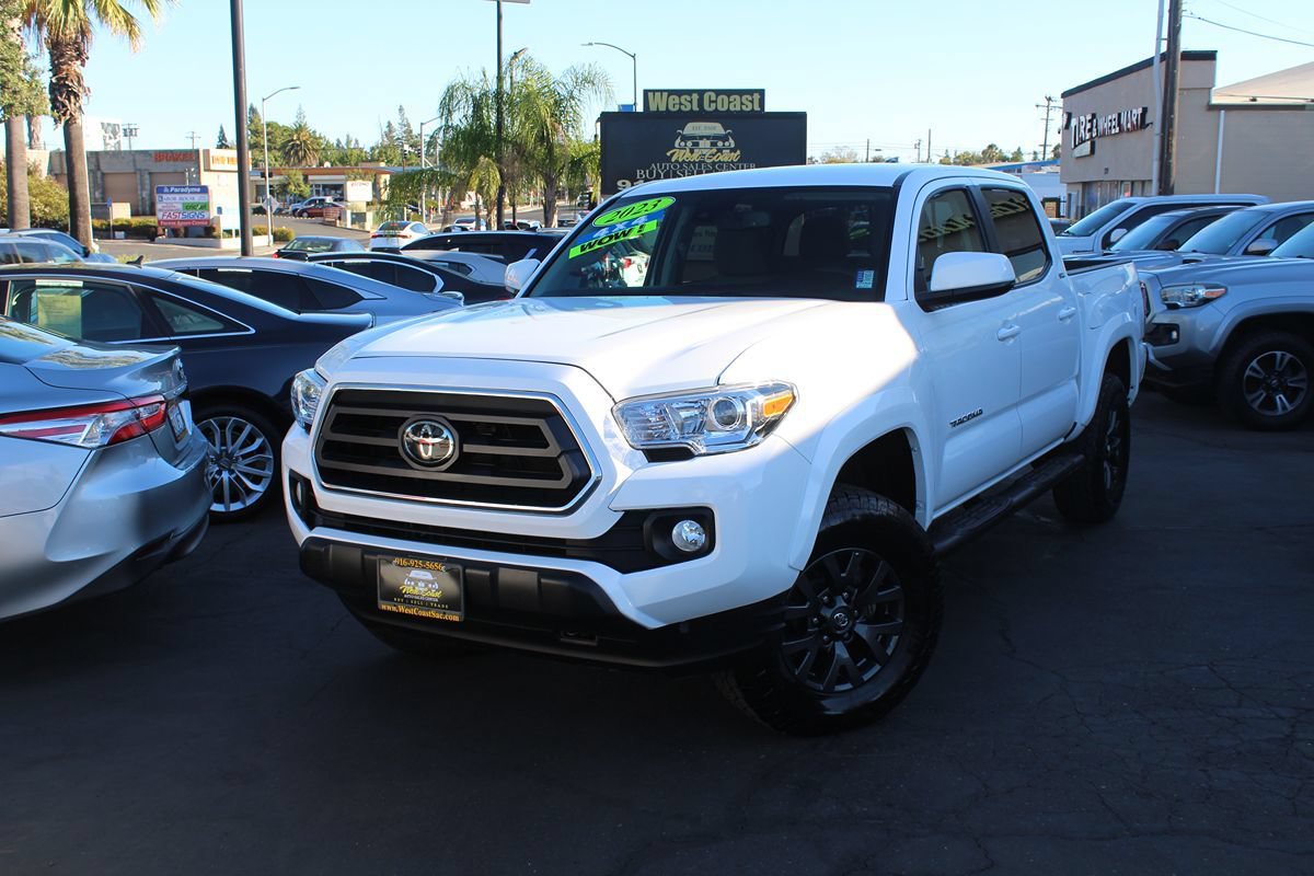 Used 2023 Toyota Tacoma SR5 AWD/4WD image 36