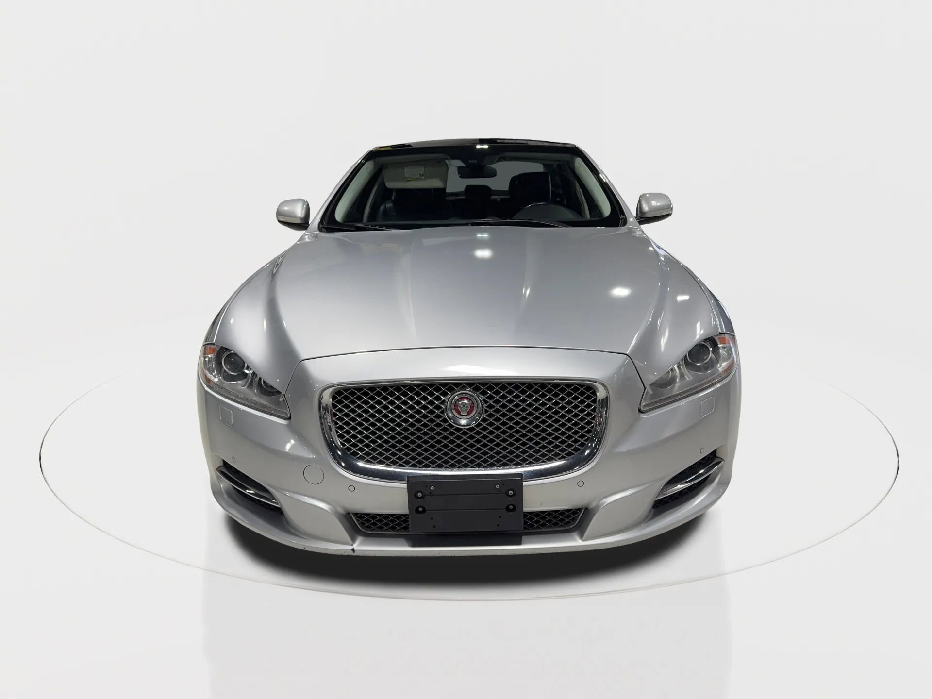 Used 2015 Jaguar XJ image 5