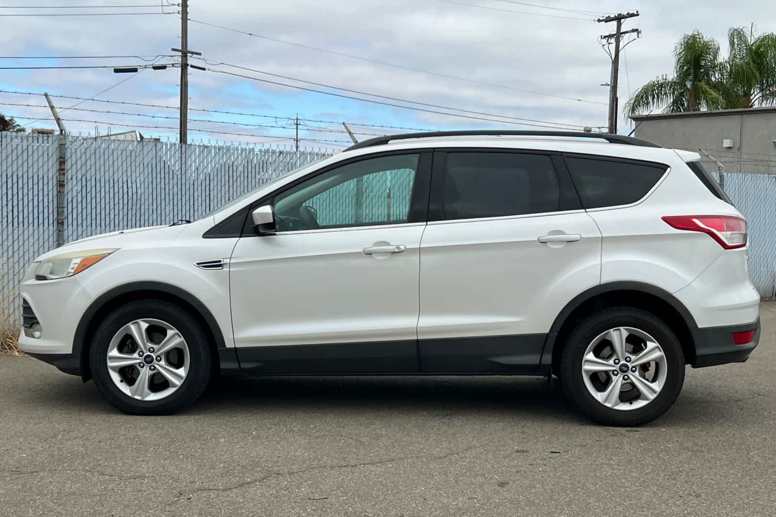 Used 2014 Ford Escape SE w/ Equipment Group 201A FWD image 2