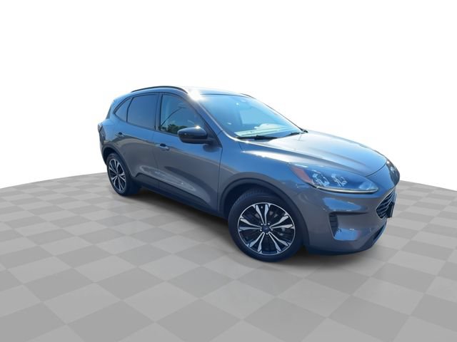 Used 2022 Ford Escape SE w/ SE Sport Appearance Package FWD image 2
