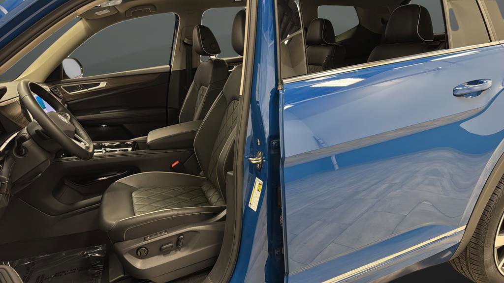 Used 2025 Volkswagen Atlas SEL Premium R-Line image 9