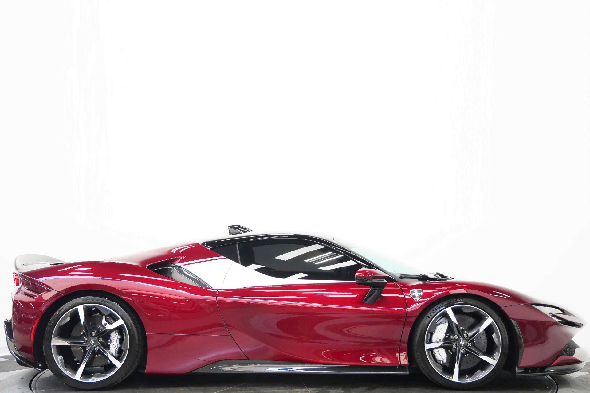 Used 2021 Ferrari SF90 Stradale AWD/4WD image 2