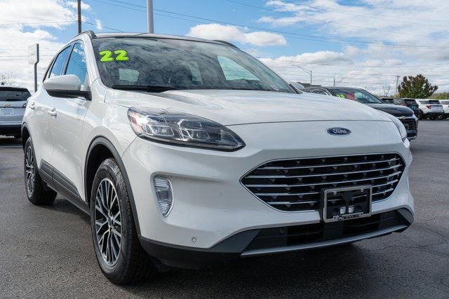 Used 2022 Ford Escape Titanium w/ Class II Trailer Tow Package image 4