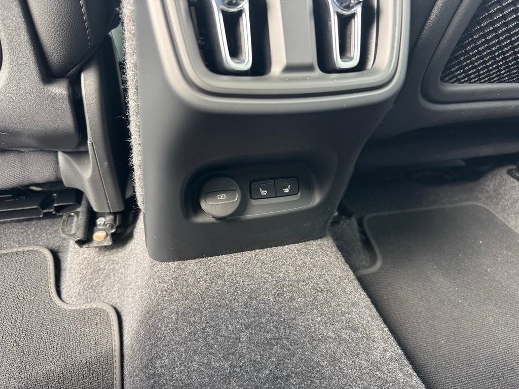 Used 2026 Volvo XC40 B5 Plus AWD/4WD image 10