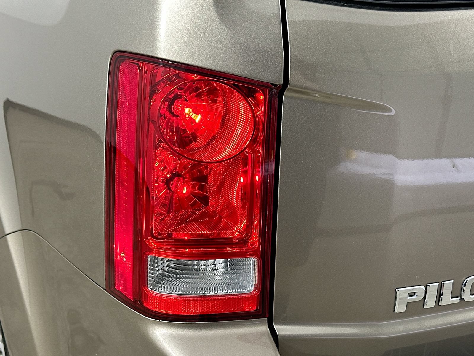 Used 2010 Honda Pilot EX-L image 12