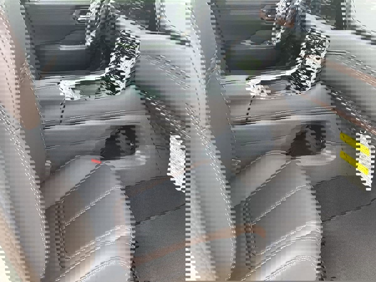 New 2026 Nissan Armada SL w/ Captain's Chari Seat Package image 12