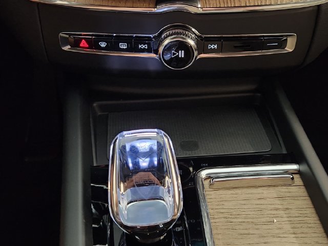 New 2027 Volvo XC60 T8 Plus AWD/4WD image 19