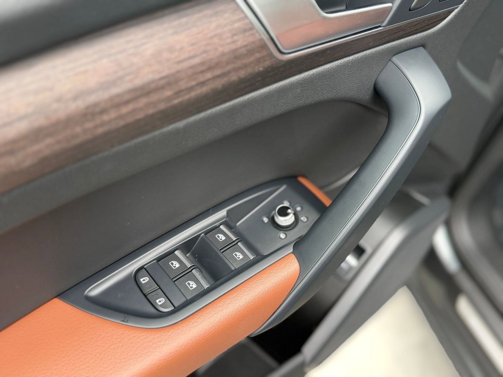 Used 2023 Audi Q5 e Premium w/ Convenience Package image 24