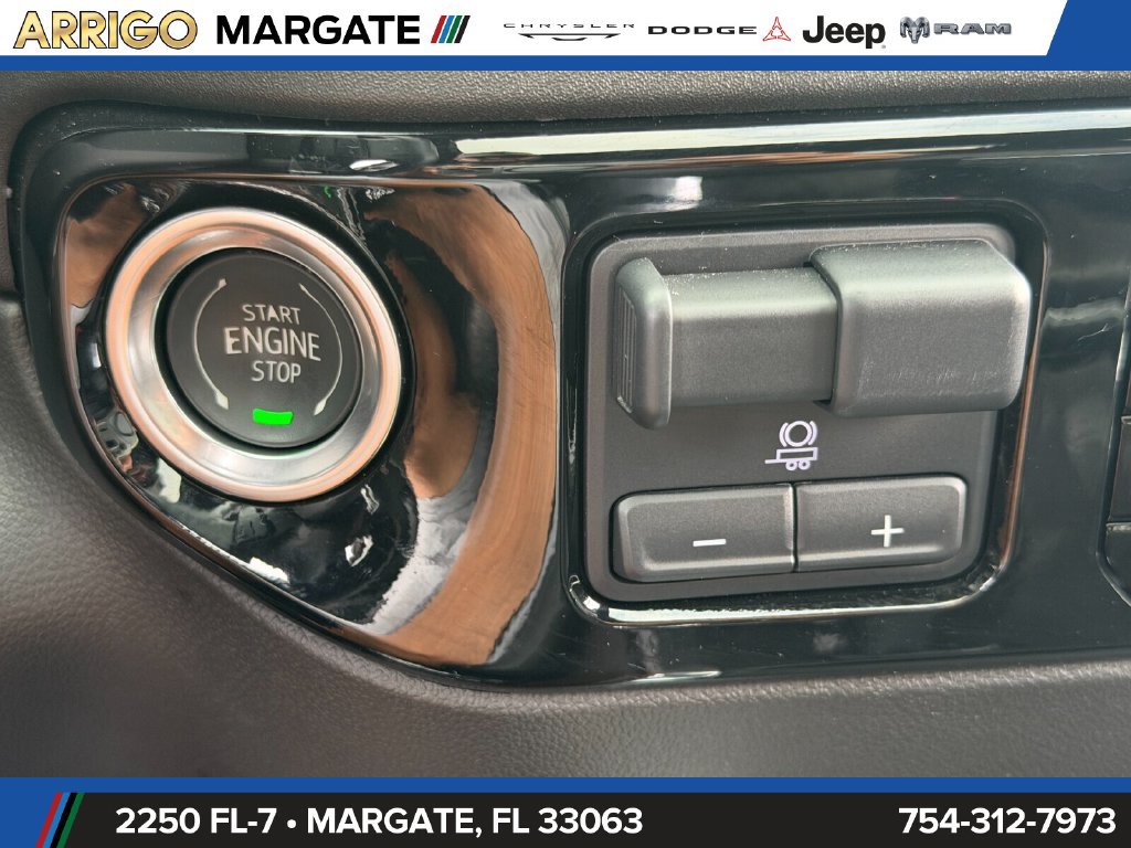Used 2025 Chevrolet Silverado 1500 High Country w/ High Country Premium Package AWD/4WD image 27