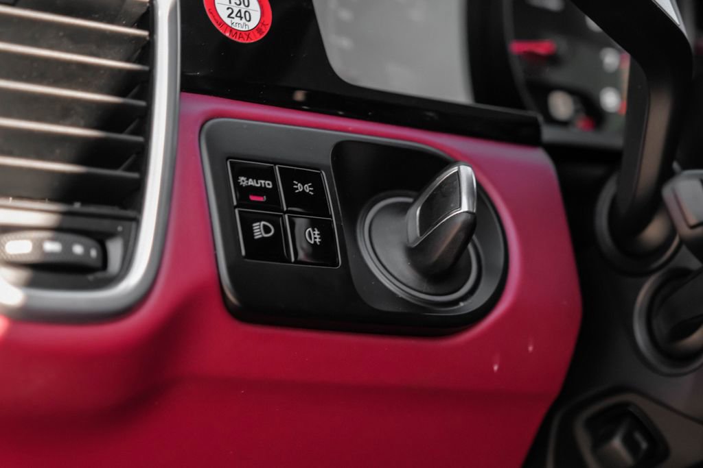 Used 2019 Porsche Cayenne image 31