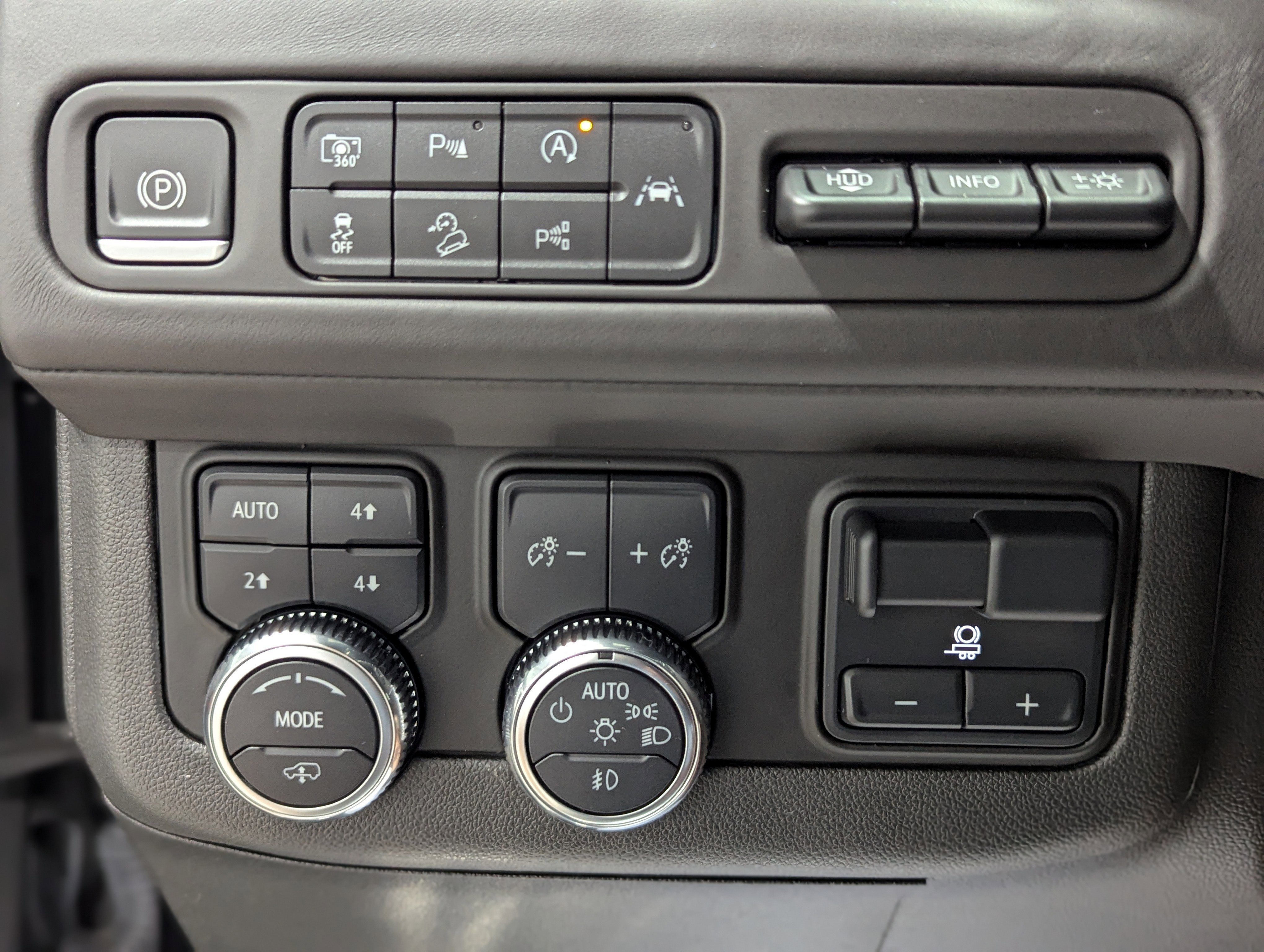 Used 2023 GMC Yukon Denali Ultimate image 18