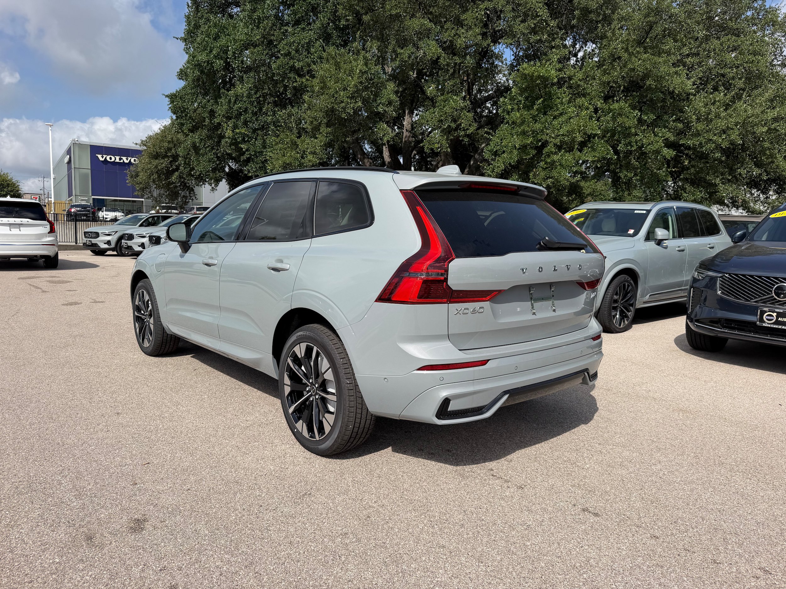 New 2026 Volvo XC60 T8 Plus AWD/4WD image 4